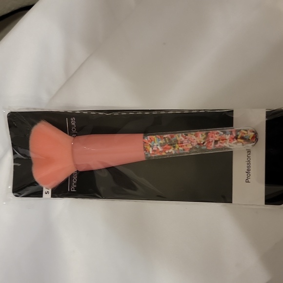 Blush Brush - Picture 5 of 5